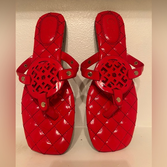 Ladies flats. Pretty red and in great condition. - Picture 1 of 3